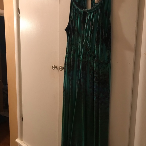 Sleeveless green dress - Picture 1 of 6
